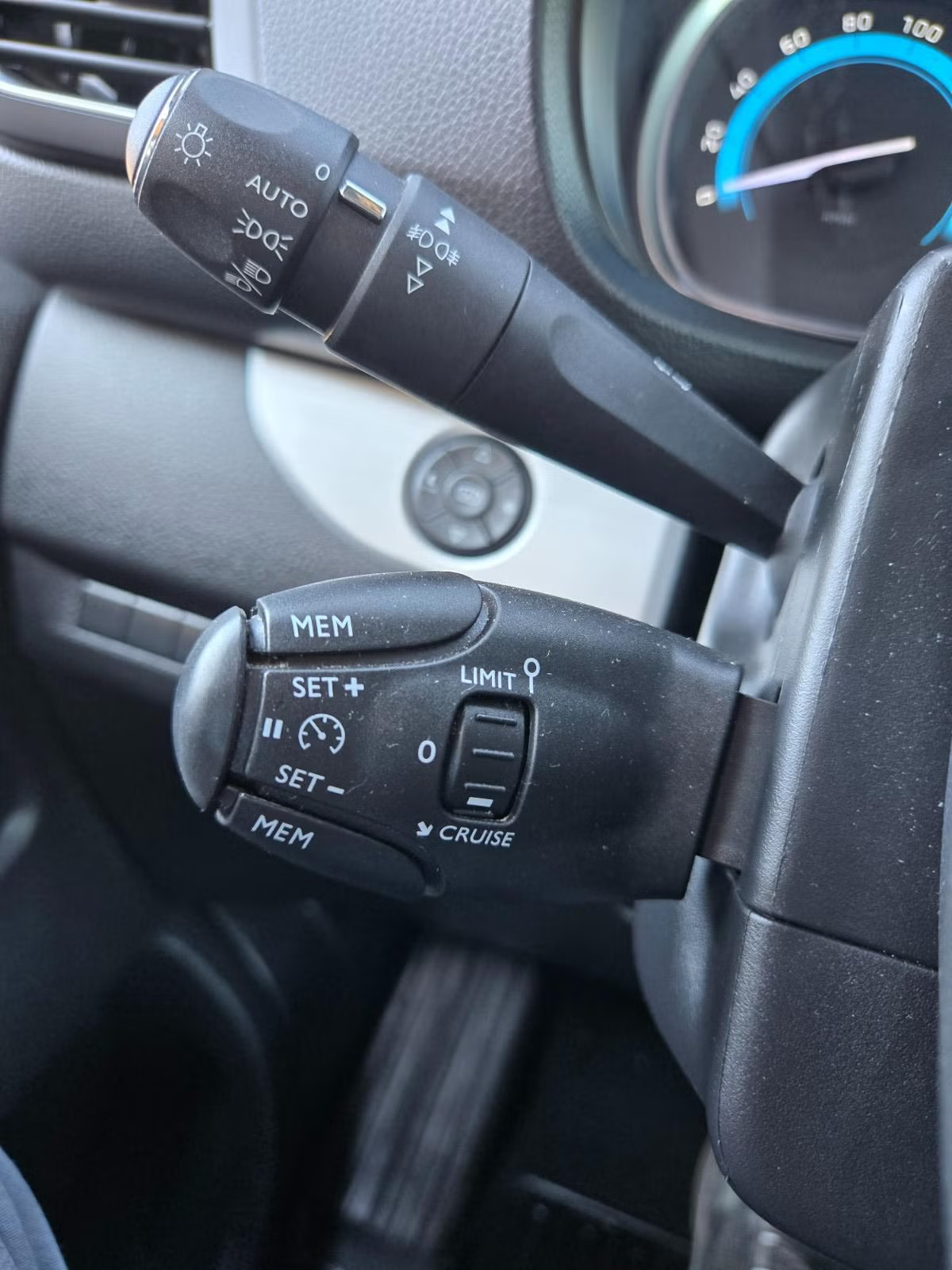 Peugeot Traveller Executive Family 2021 26