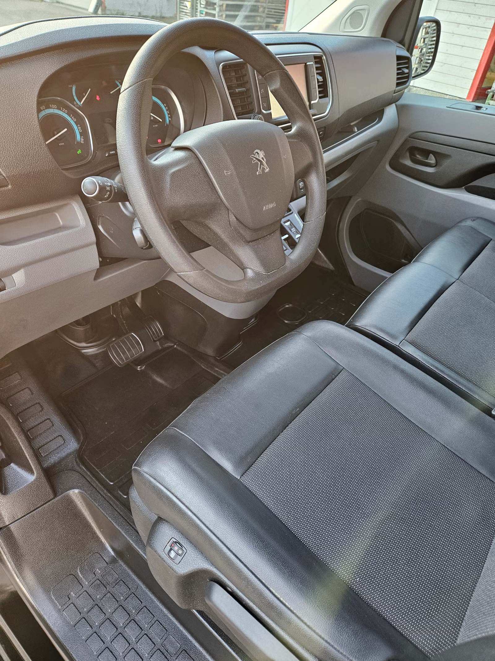 Peugeot e-Expert 2021 6