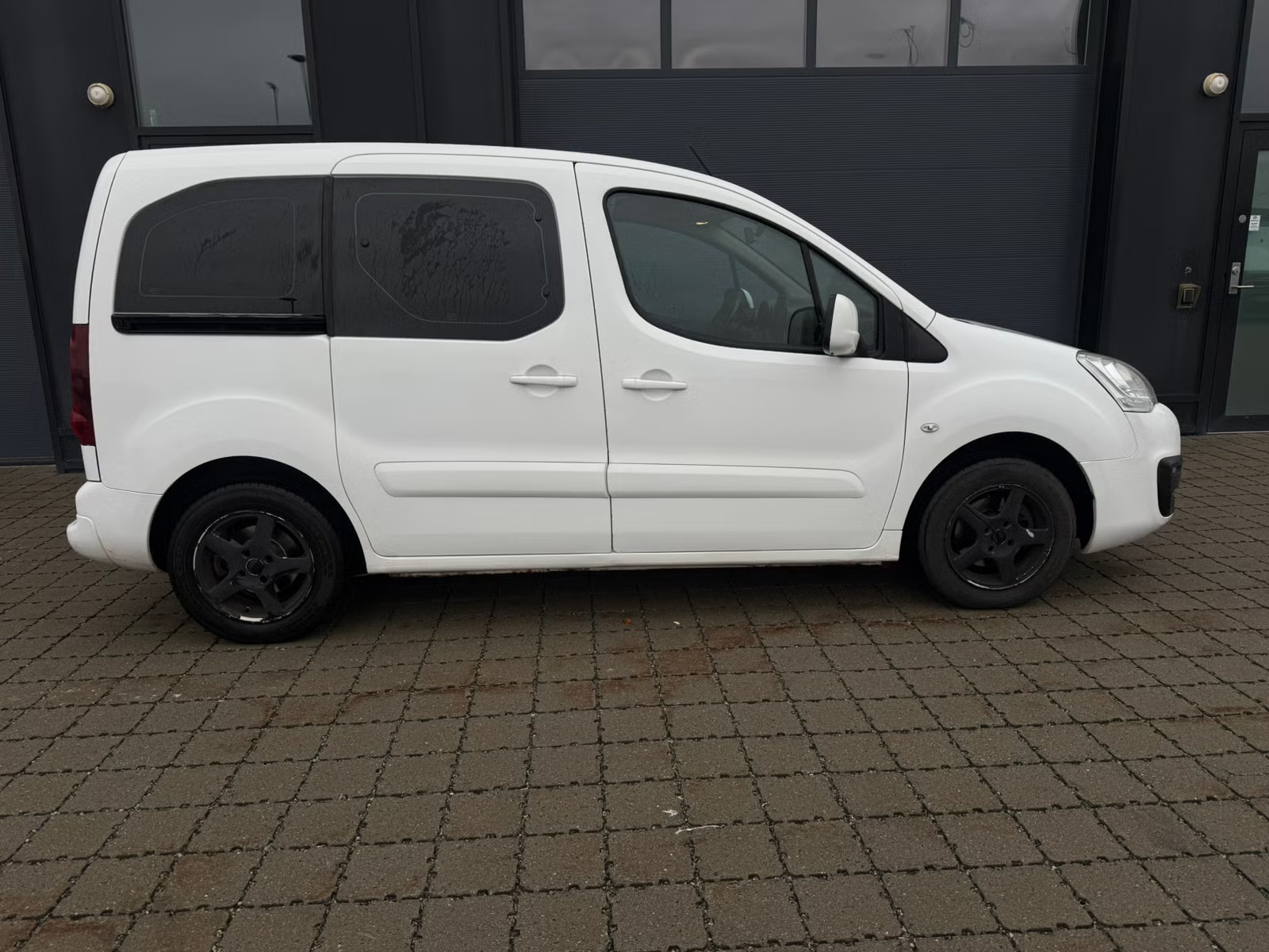 Peugeot Partner 2020 13