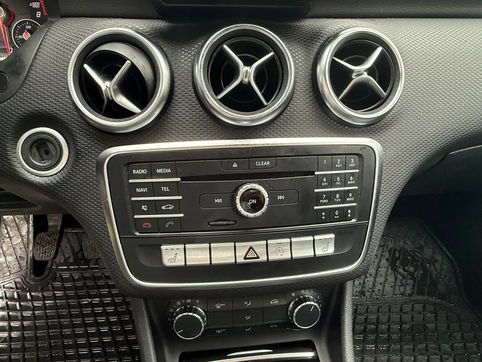 Mercedes-Benz A160 2016 4