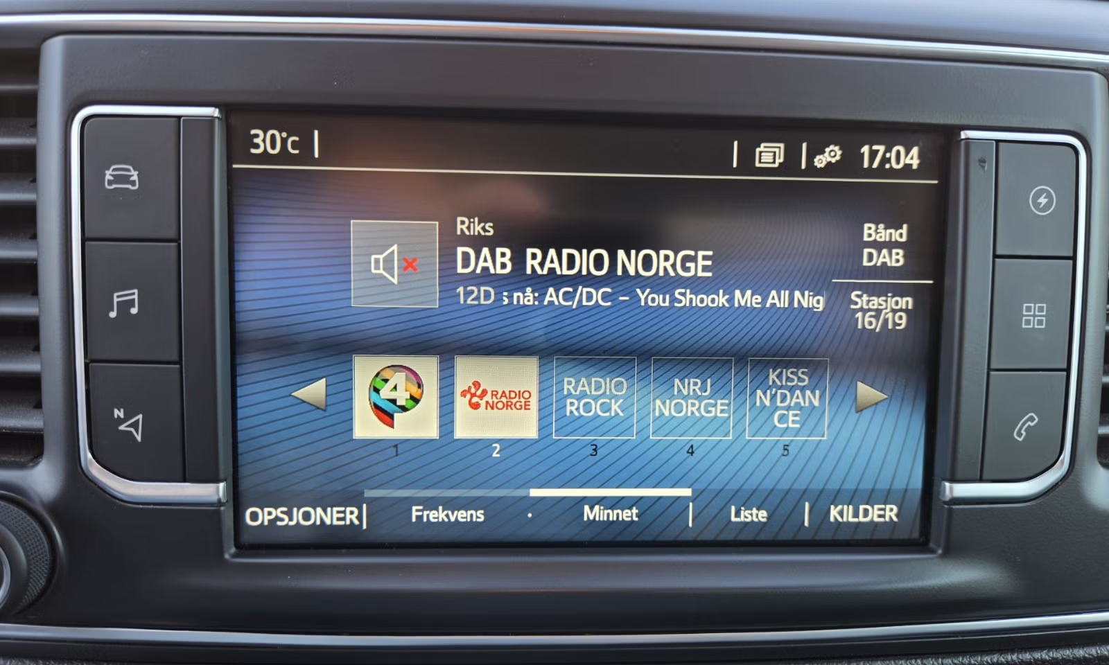 Peugeot Traveller Executive Family 2021 23