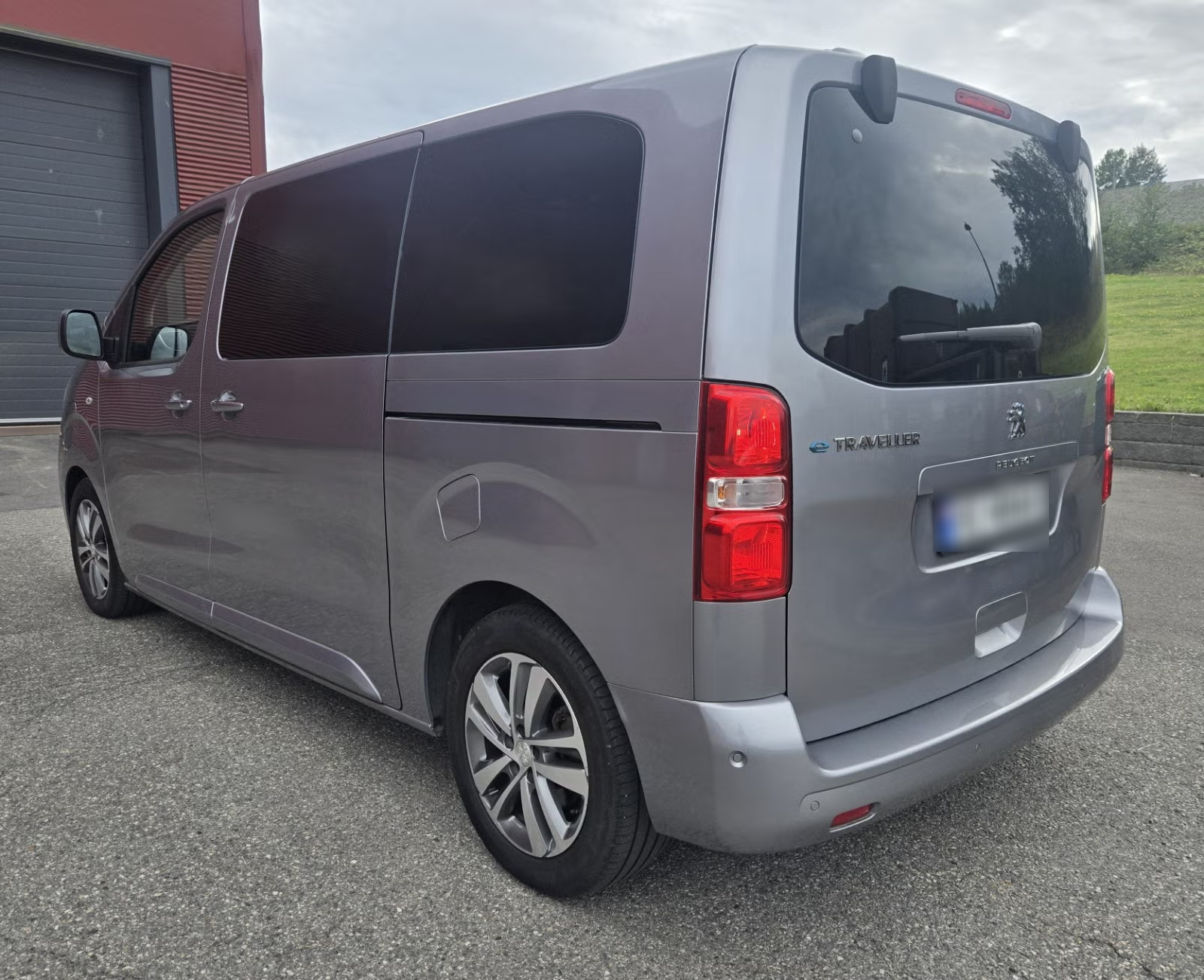 Peugeot Traveller Executive Family 2021 31