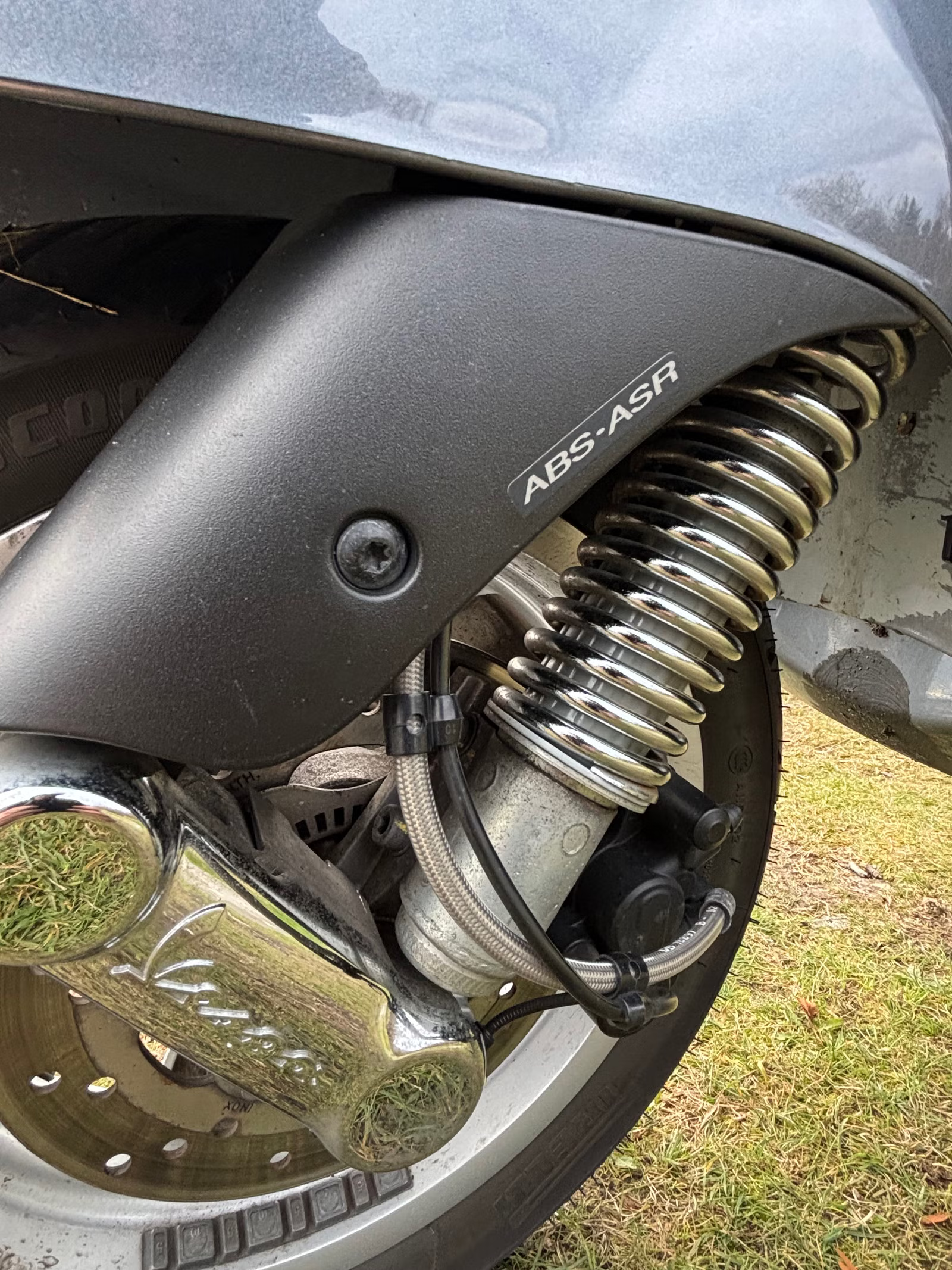 Vespa GTS 300 Touring HPE 2021 13