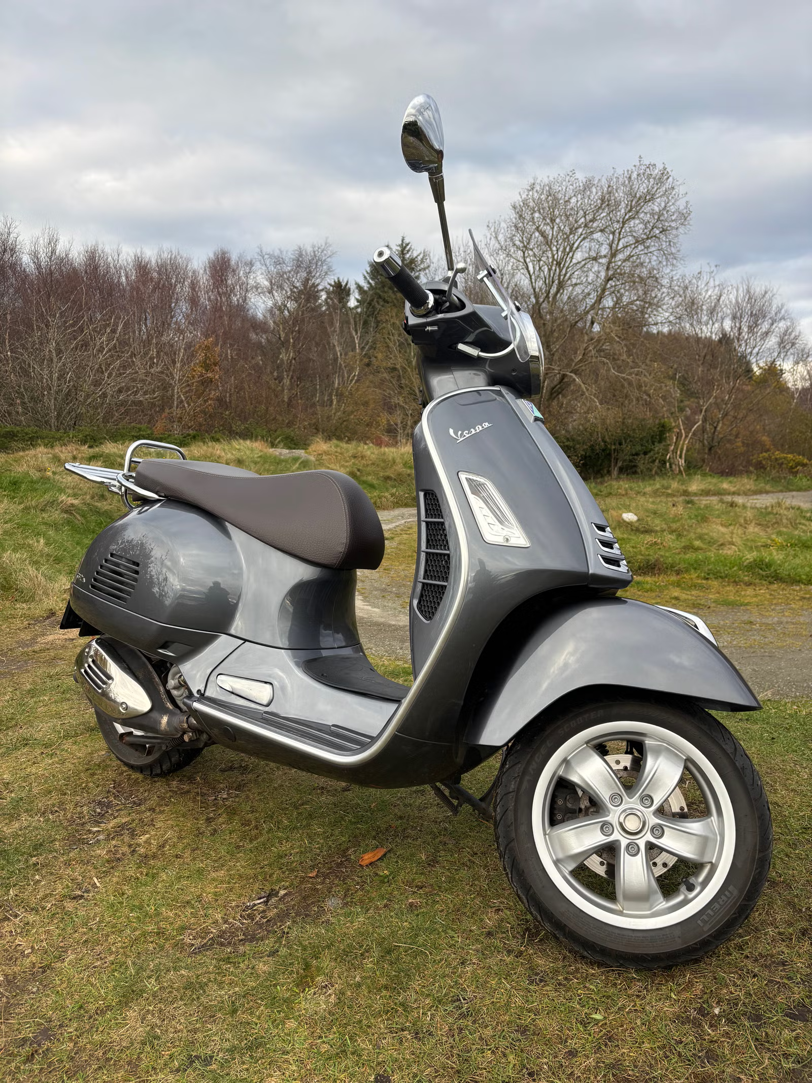 Vespa GTS 300 Touring HPE 2021 5