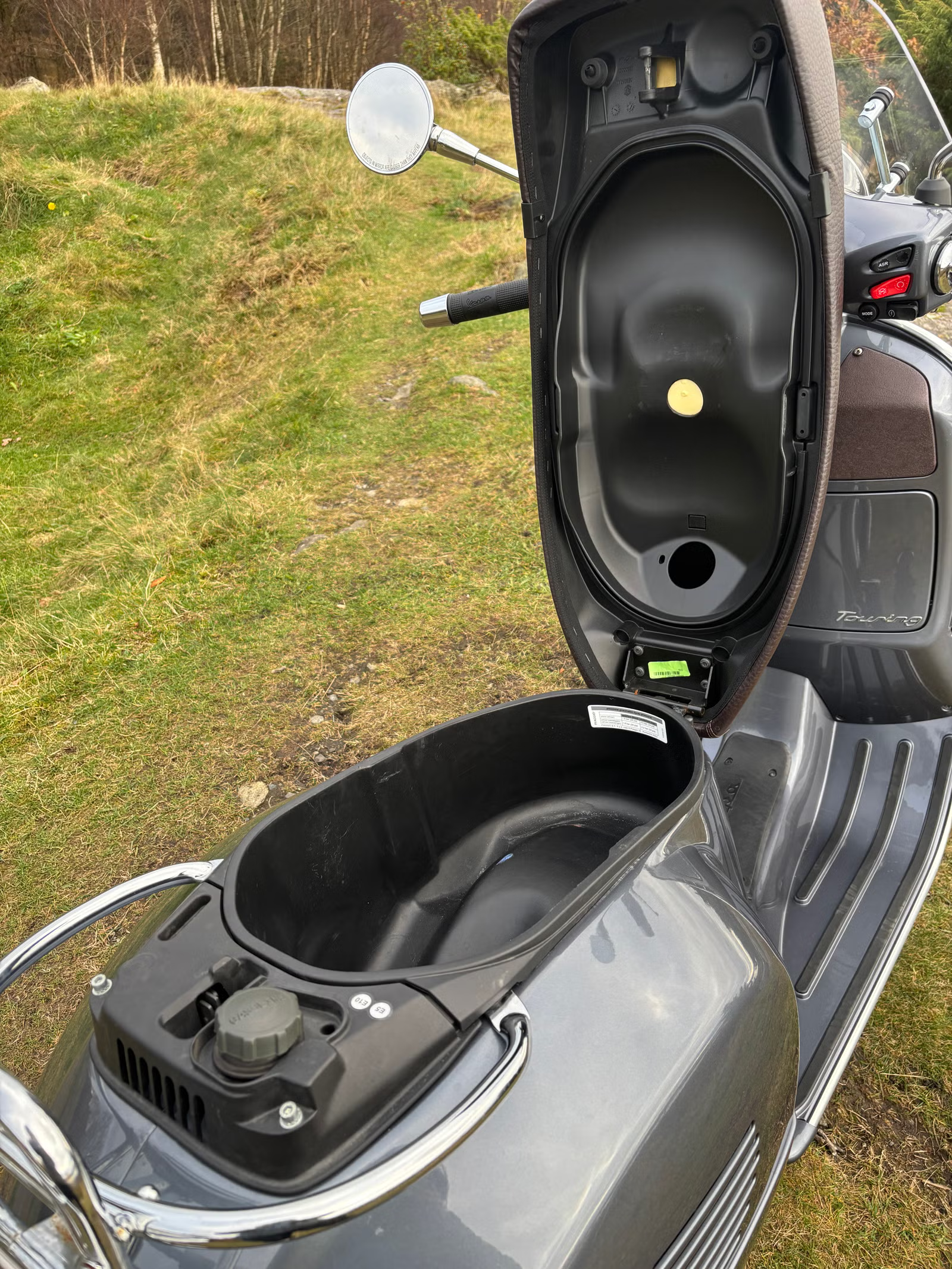 Vespa GTS 300 Touring HPE 2021 16