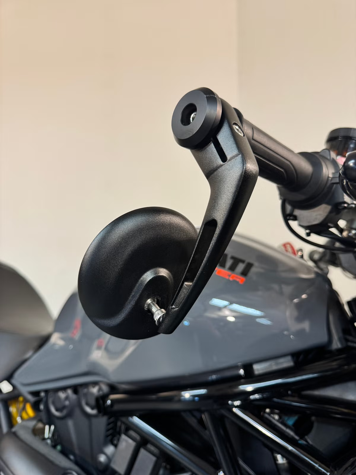 Ducati Monster 1200S 2017 12