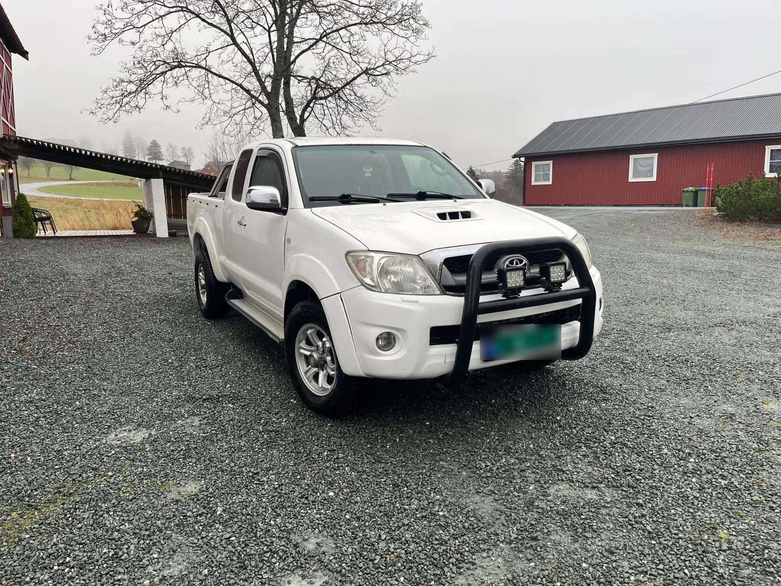 Toyota HiLux 2010 3