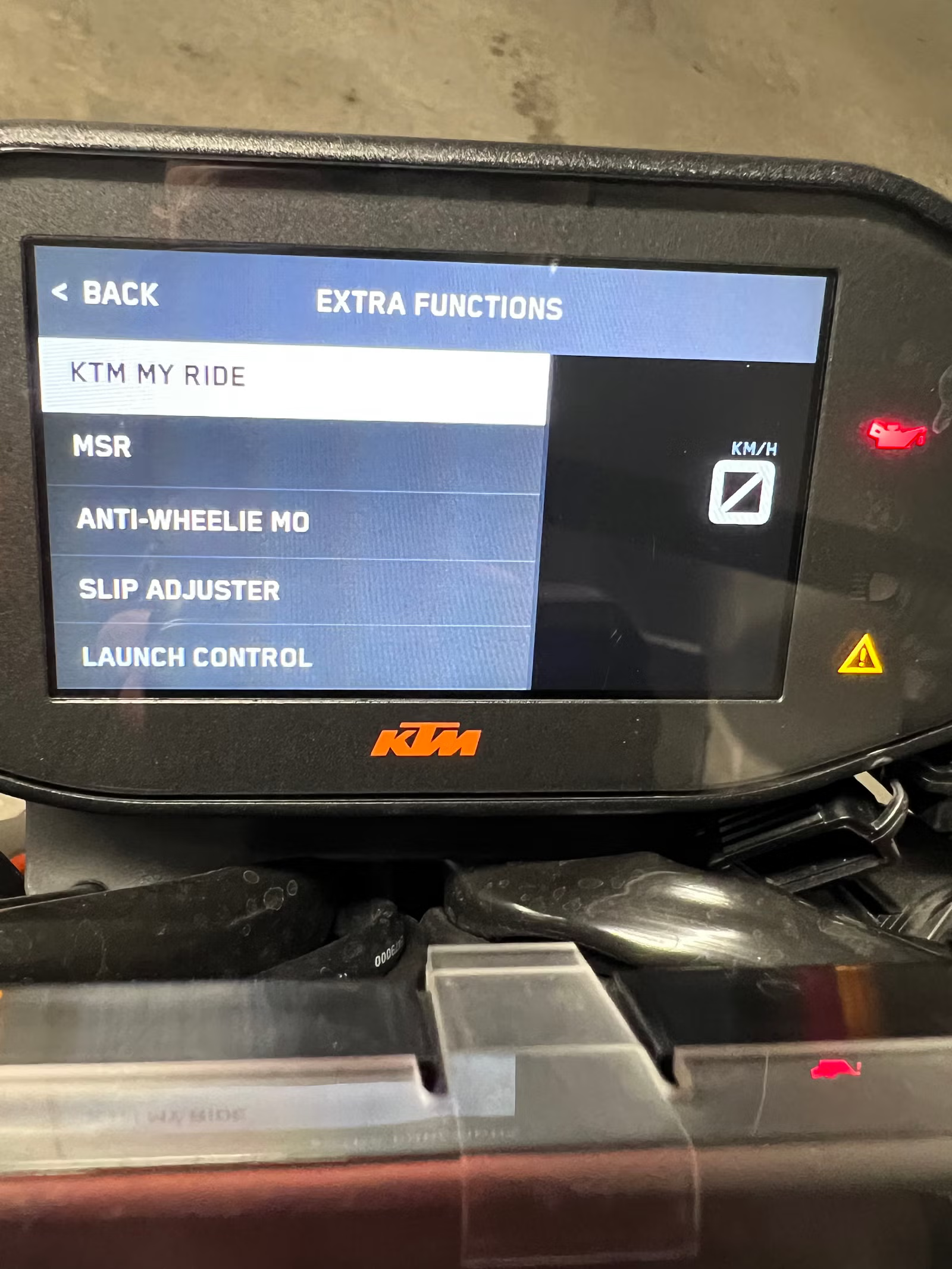 KTM 890 Duke 2021 12