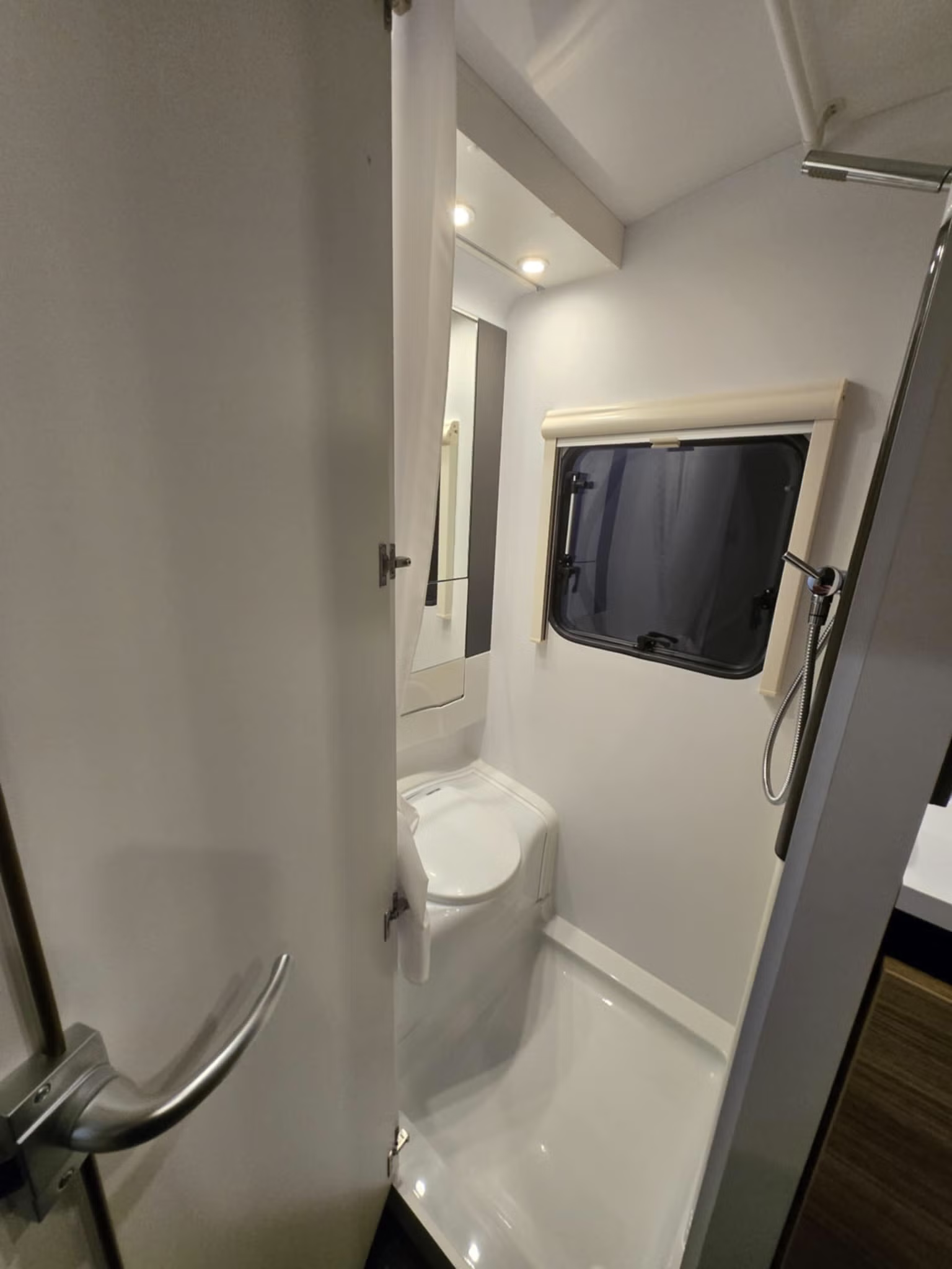 Adria Action 361 2017 20