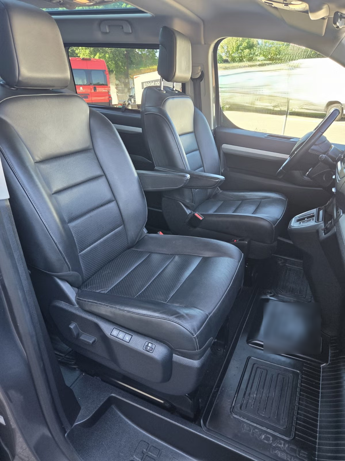 Peugeot Traveller Executive Family 2021 13