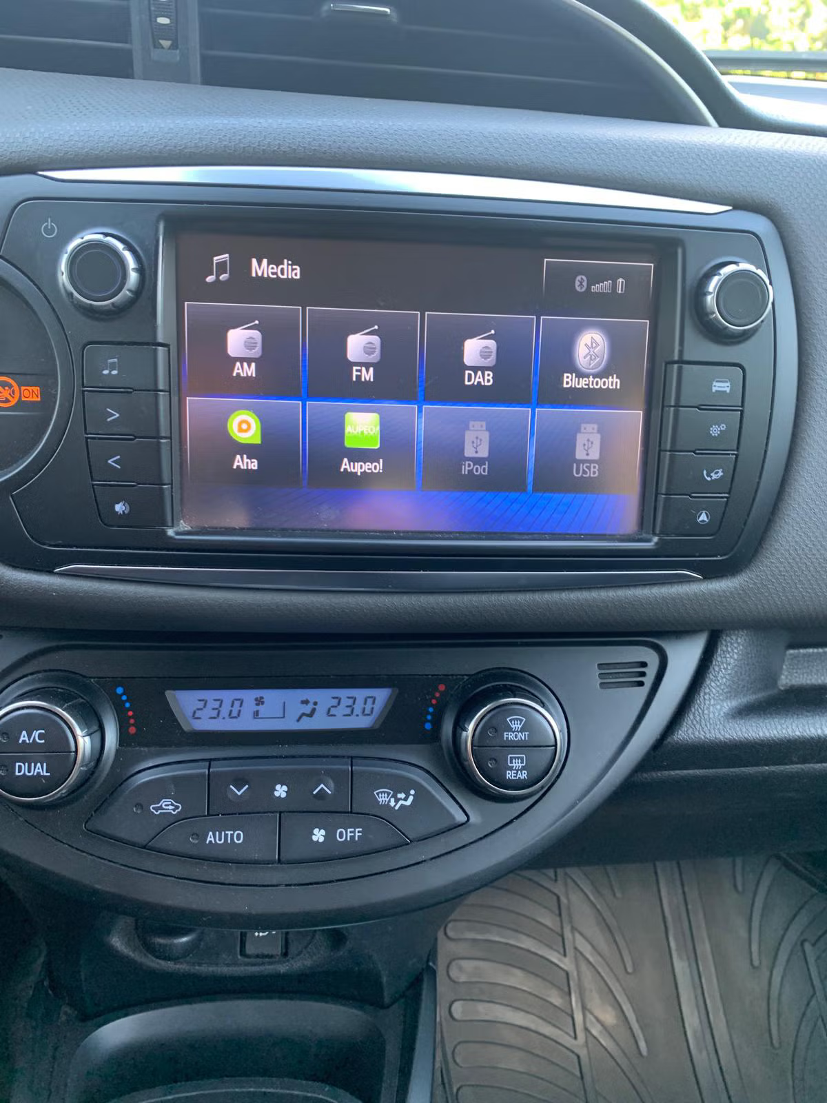 Toyota Yaris 2017 13