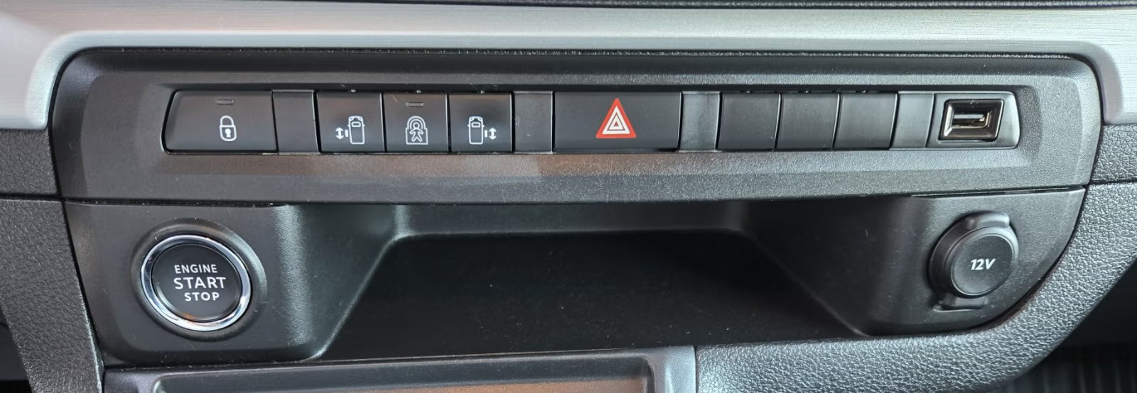 Peugeot Traveller Executive Family 2021 21