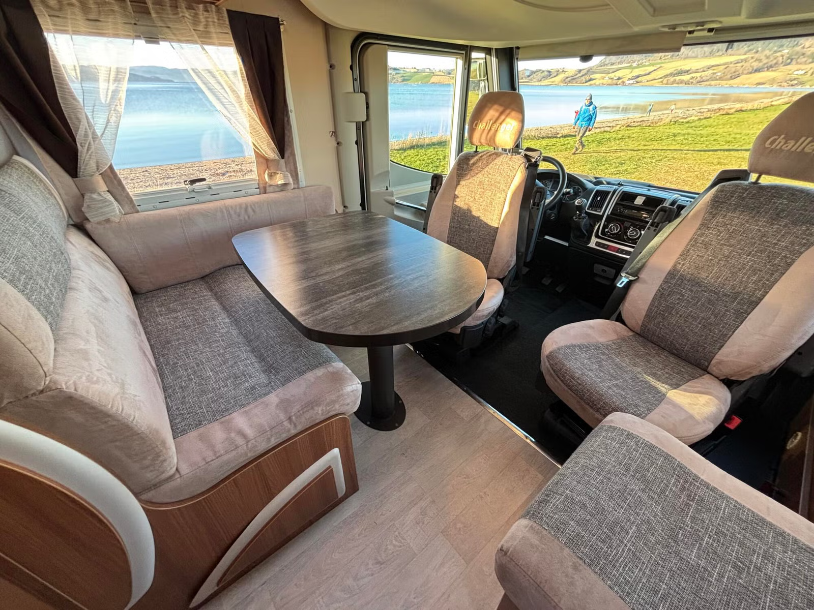 Challenger Sirius 3097 2015 18