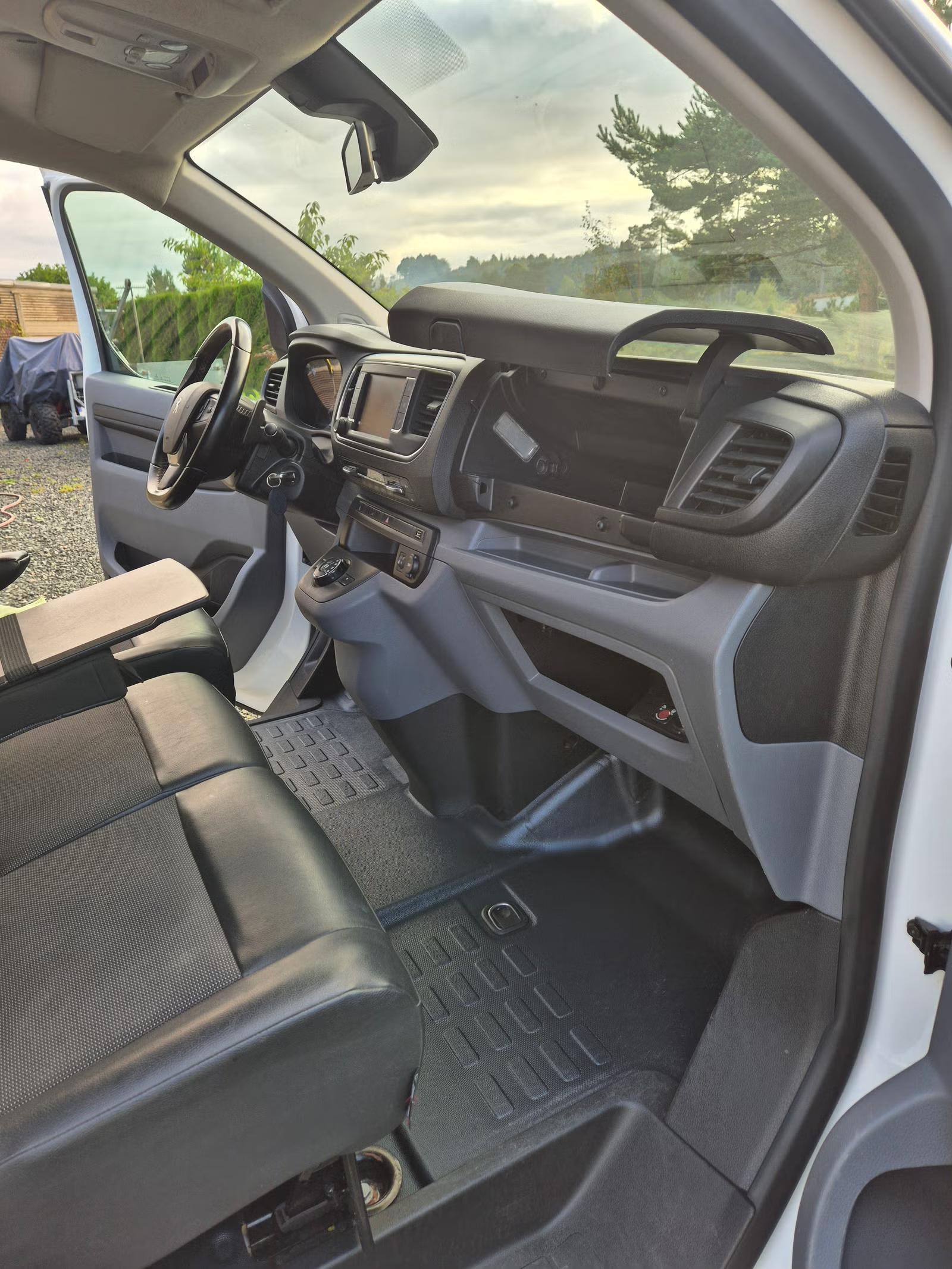 Peugeot Expert Traveller 2020 10