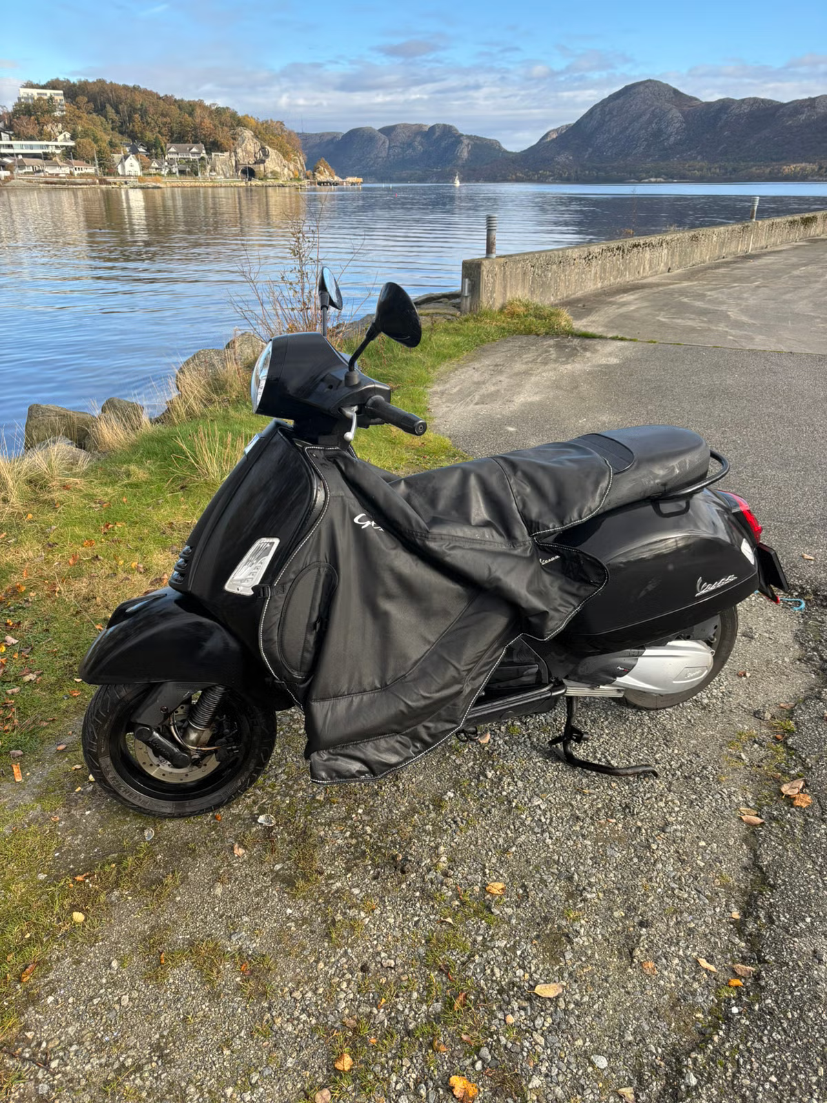 Vespa GTS 300 Notte 2020 10