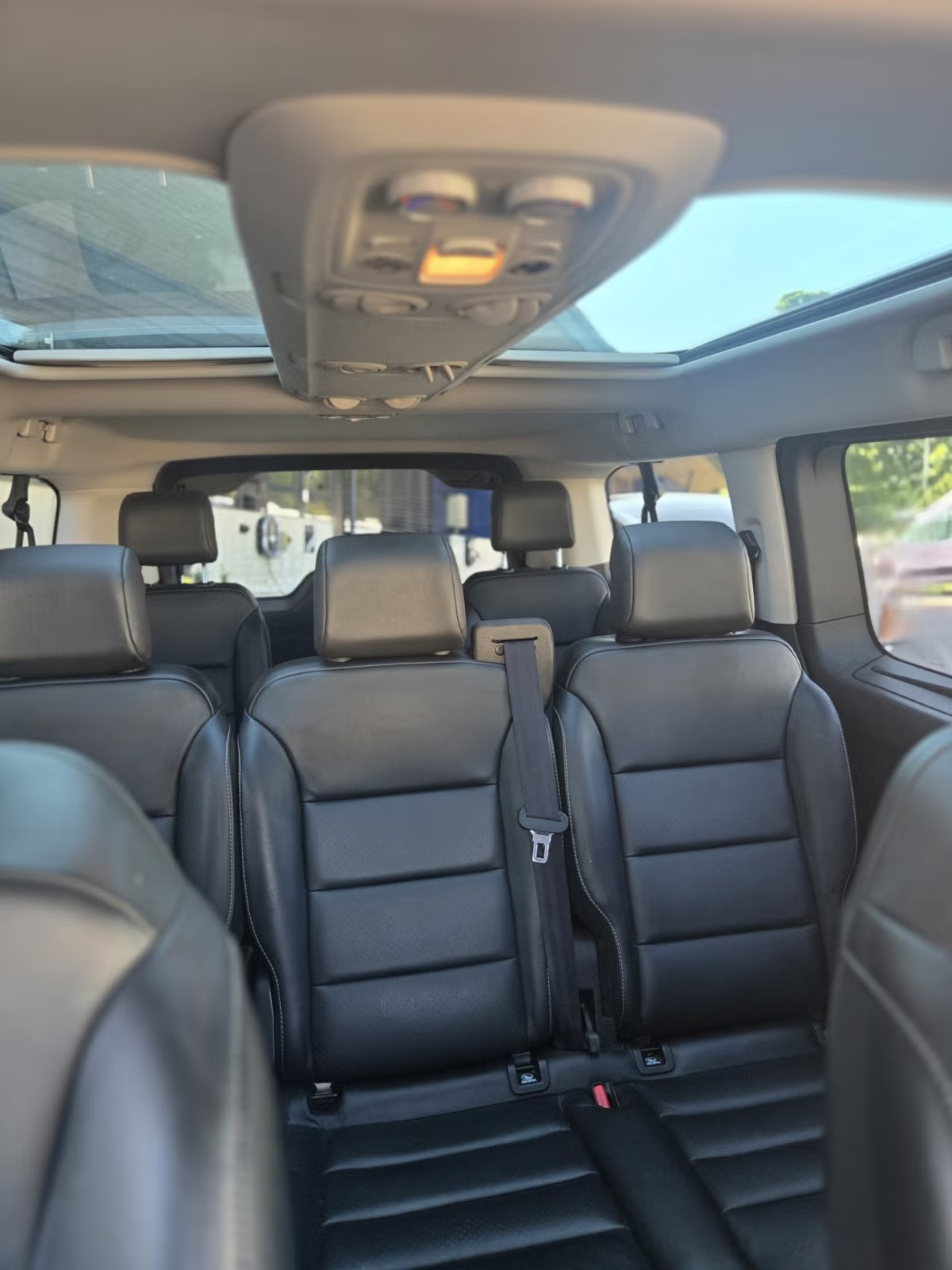 Peugeot Traveller Executive Family 2021 10