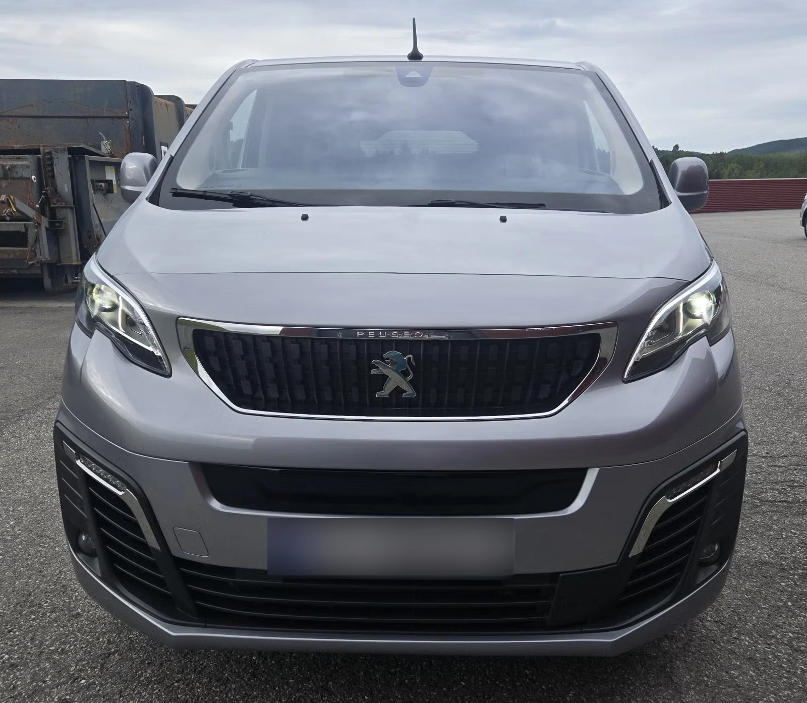 Peugeot Traveller Executive Family 2021 2