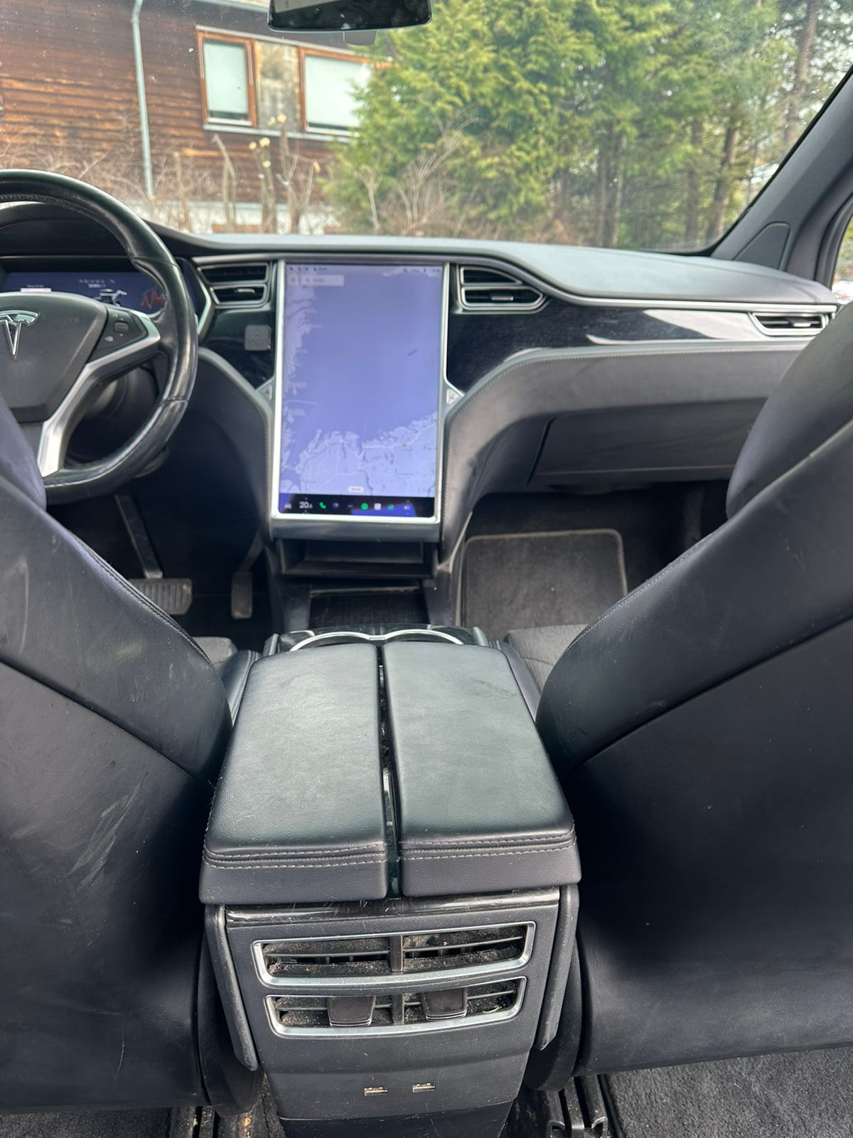 Tesla Model X 2018 23