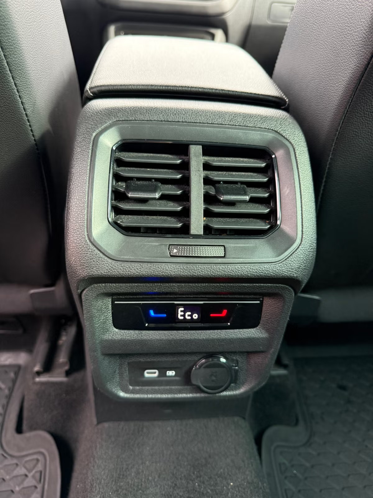 Volkswagen Tiguan eHybrid R-Line 2023 27