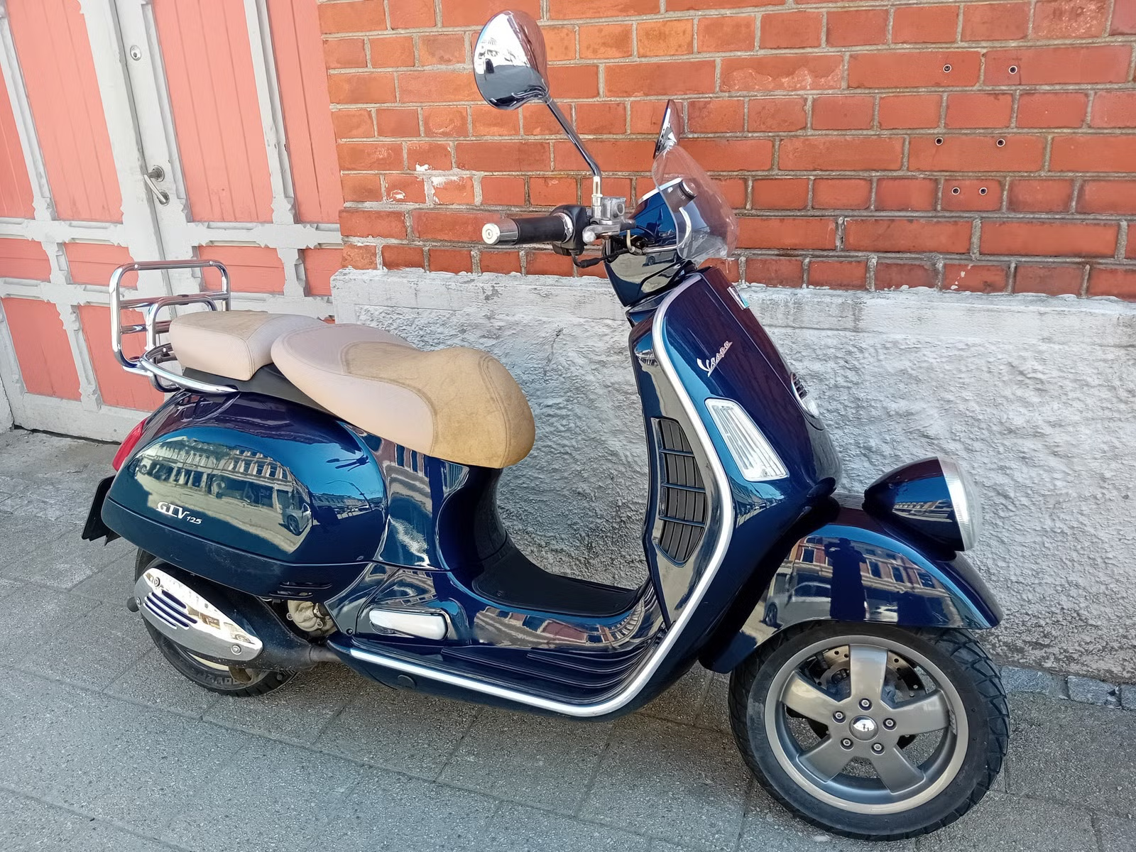 Vespa GTV125, Navy, Jubileumsmodell 2009 3