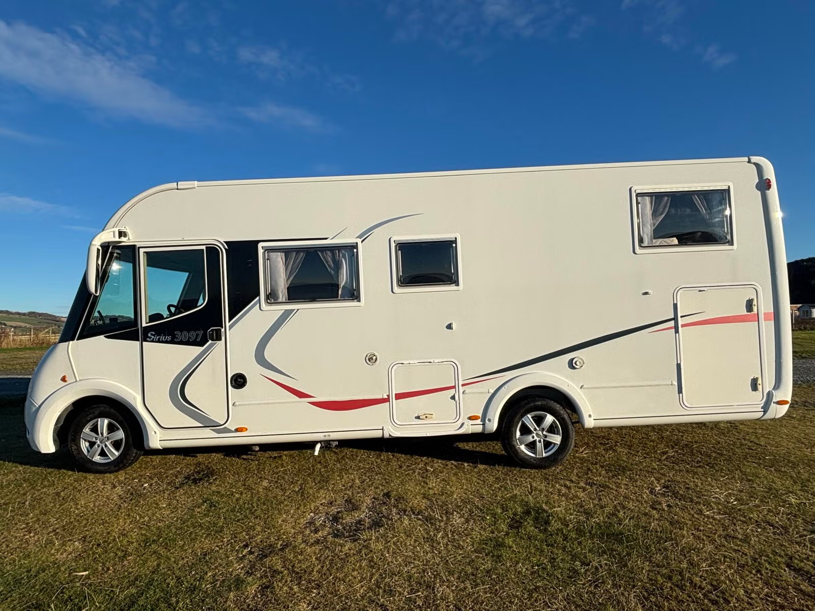 Challenger Sirius 3097 2015 4